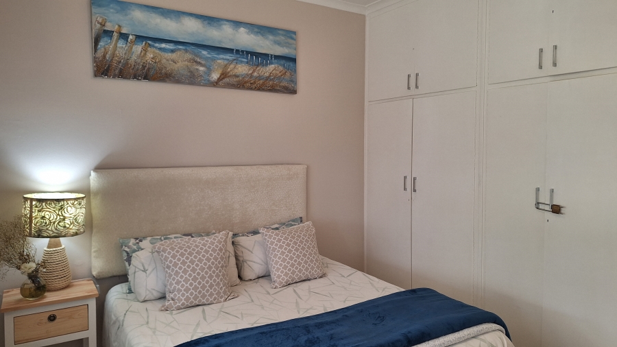 6 Bedroom Property for Sale in Gonubie Eastern Cape